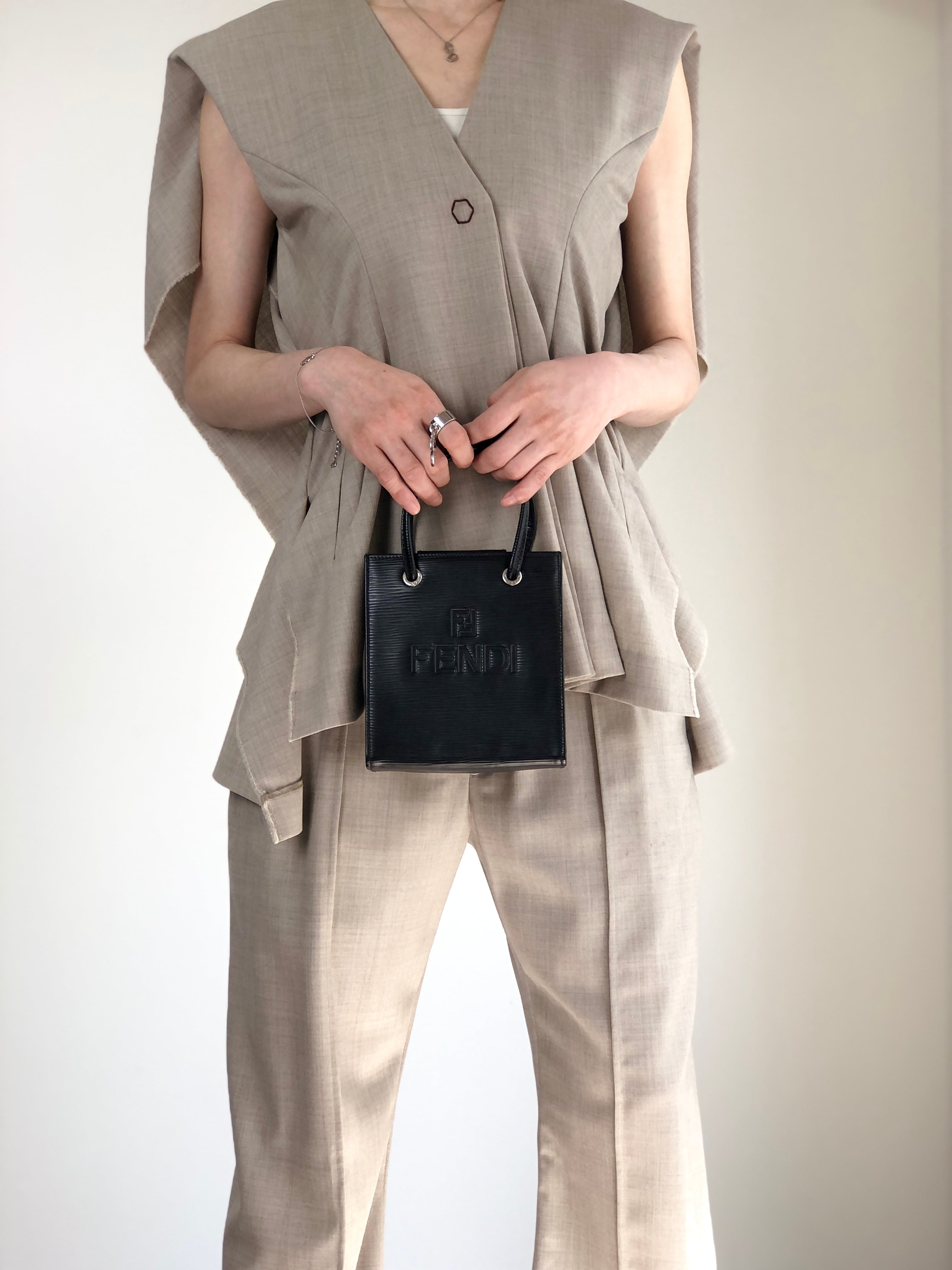 FENDI フェンディ ハンドバッグ ブラック ロゴ型押し レザー ミニ