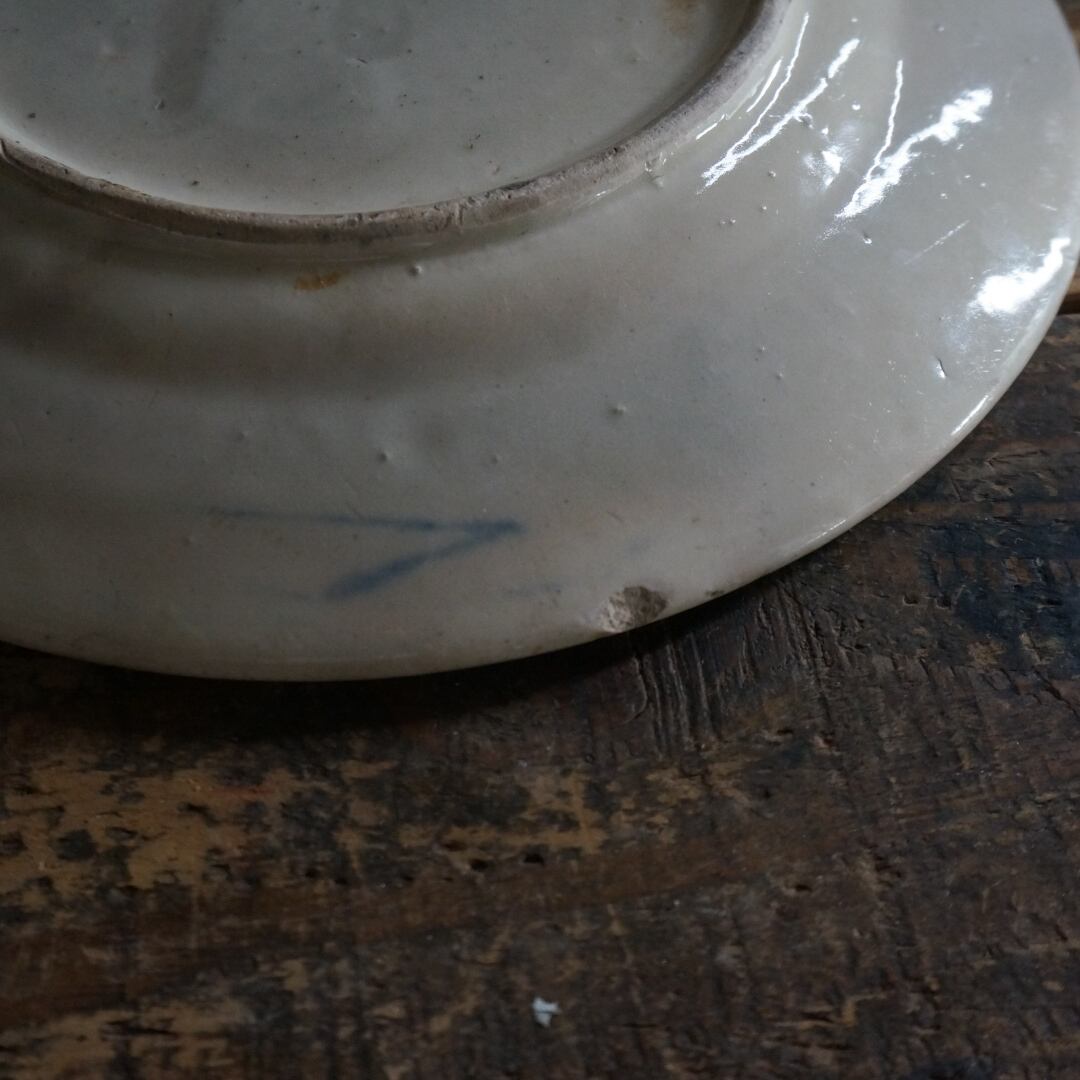 古いベトナムの陶器皿
