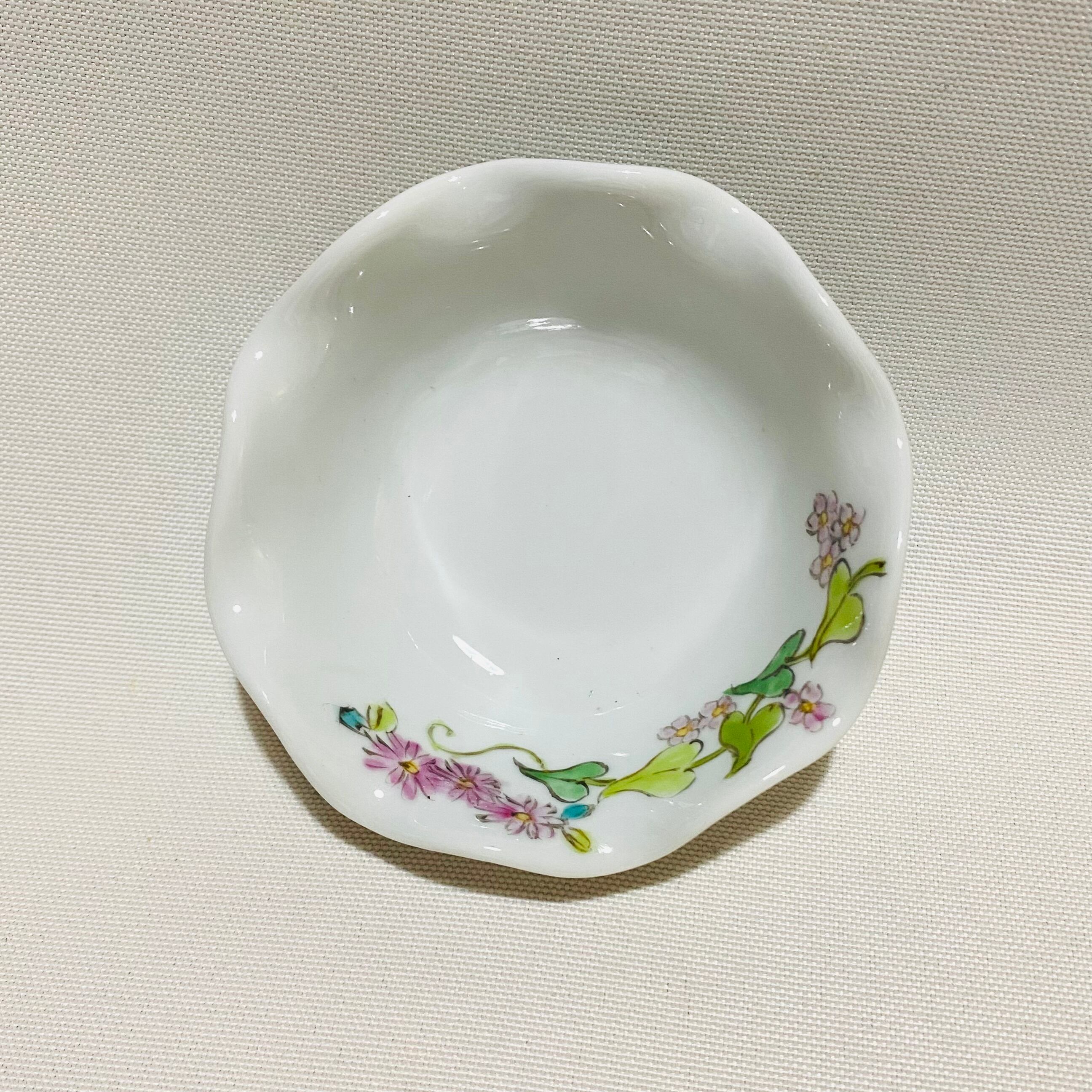 有田陶器市価格 波縁ミニ鉢 花カズラ絵 | kimie＿shino(しのえ工房)