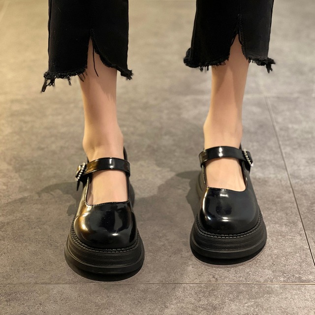 シングルサマーレッドスタイルブラックレザー 靴 シューズ 夏物 ラウンドトー 部族の婦人靴80892604854