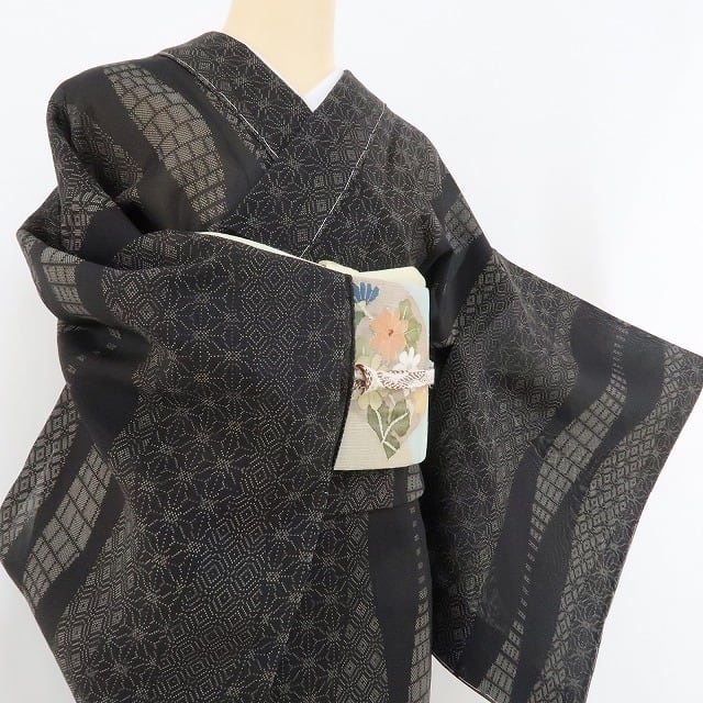 粋な着物とコート(大島紬)かばん、草履セット