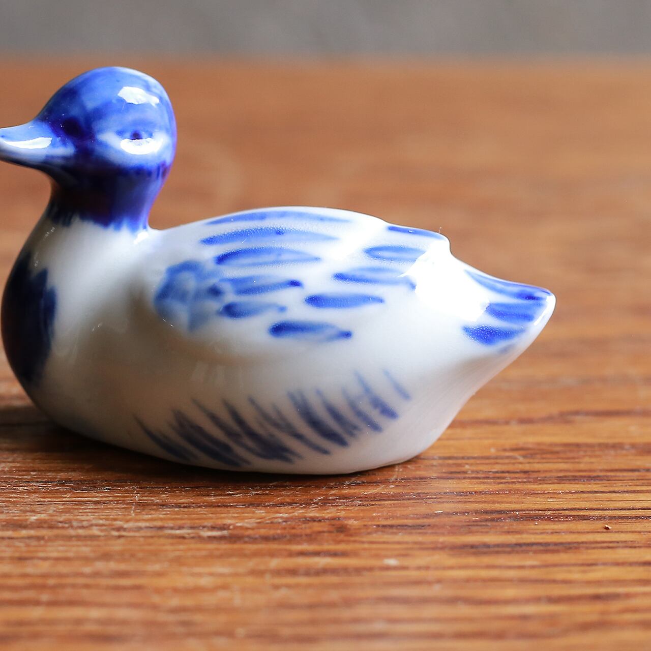 青と白のコントラストが美しい、磁器のアヒル 2 | 木と、輝と。| 一点