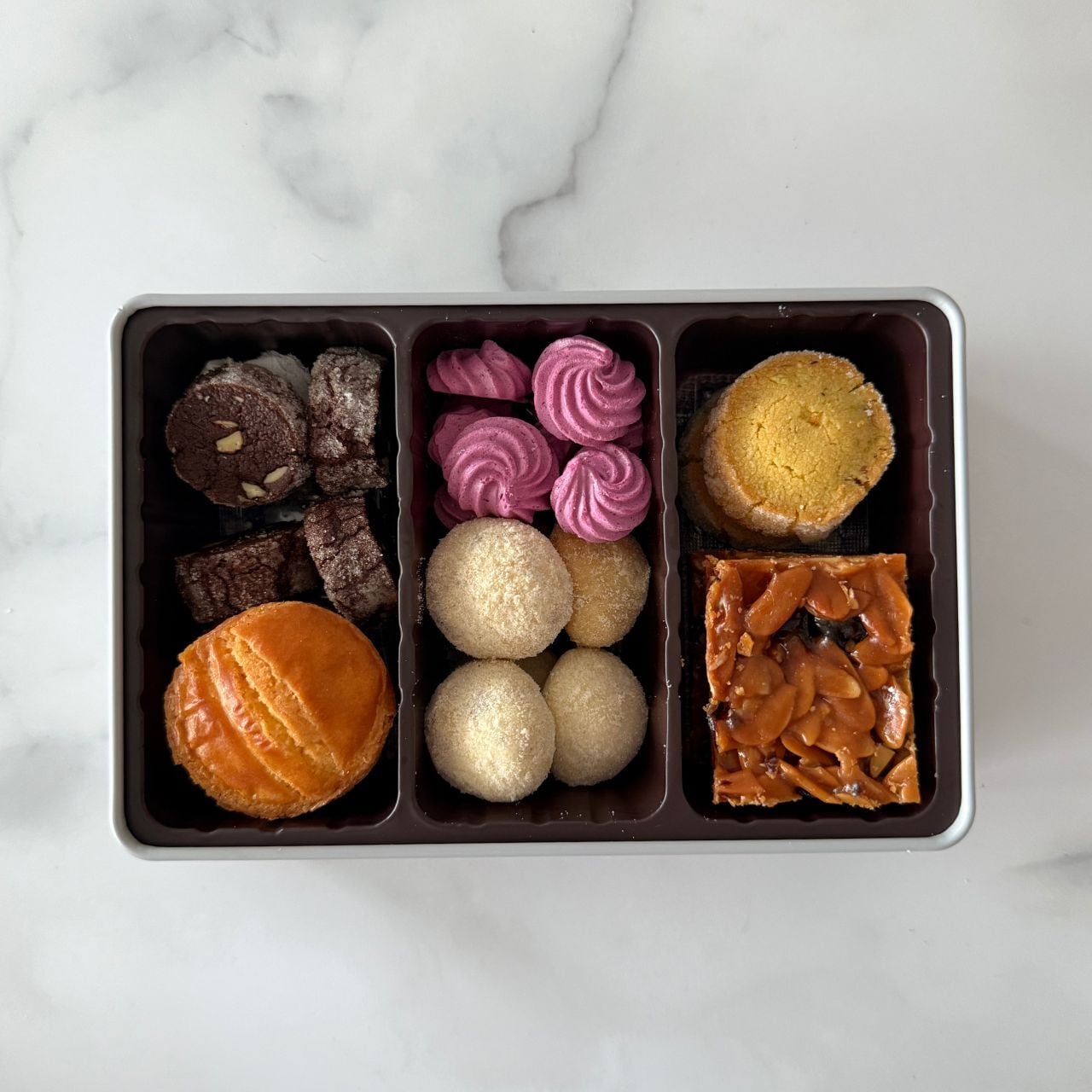 11周年記念 オーンズ シャ(グレー) 猫デザインのクッキー缶 6種焼き