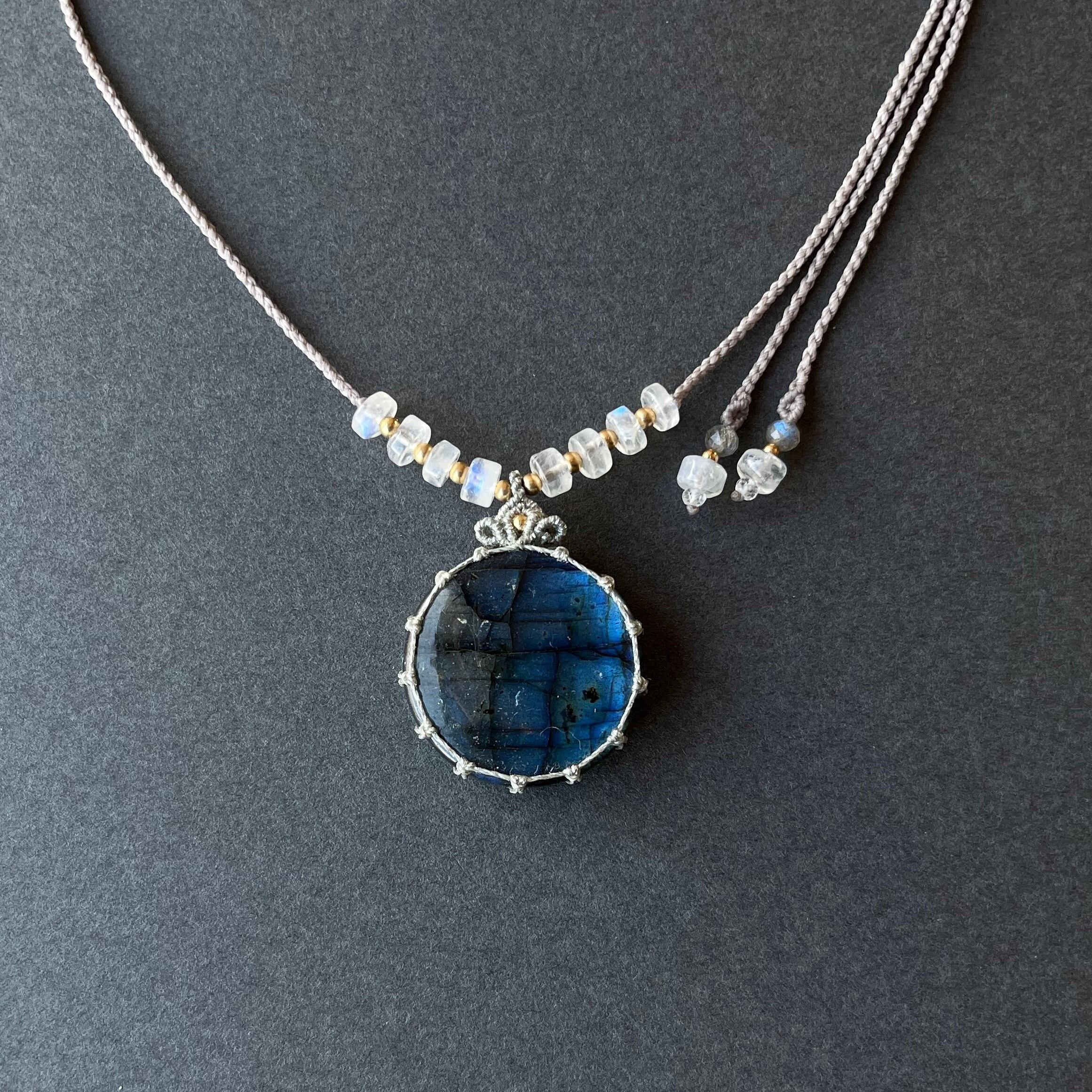 ラブラドライトのマクラメ編み 天然石ネックレス | SHANTi WALA