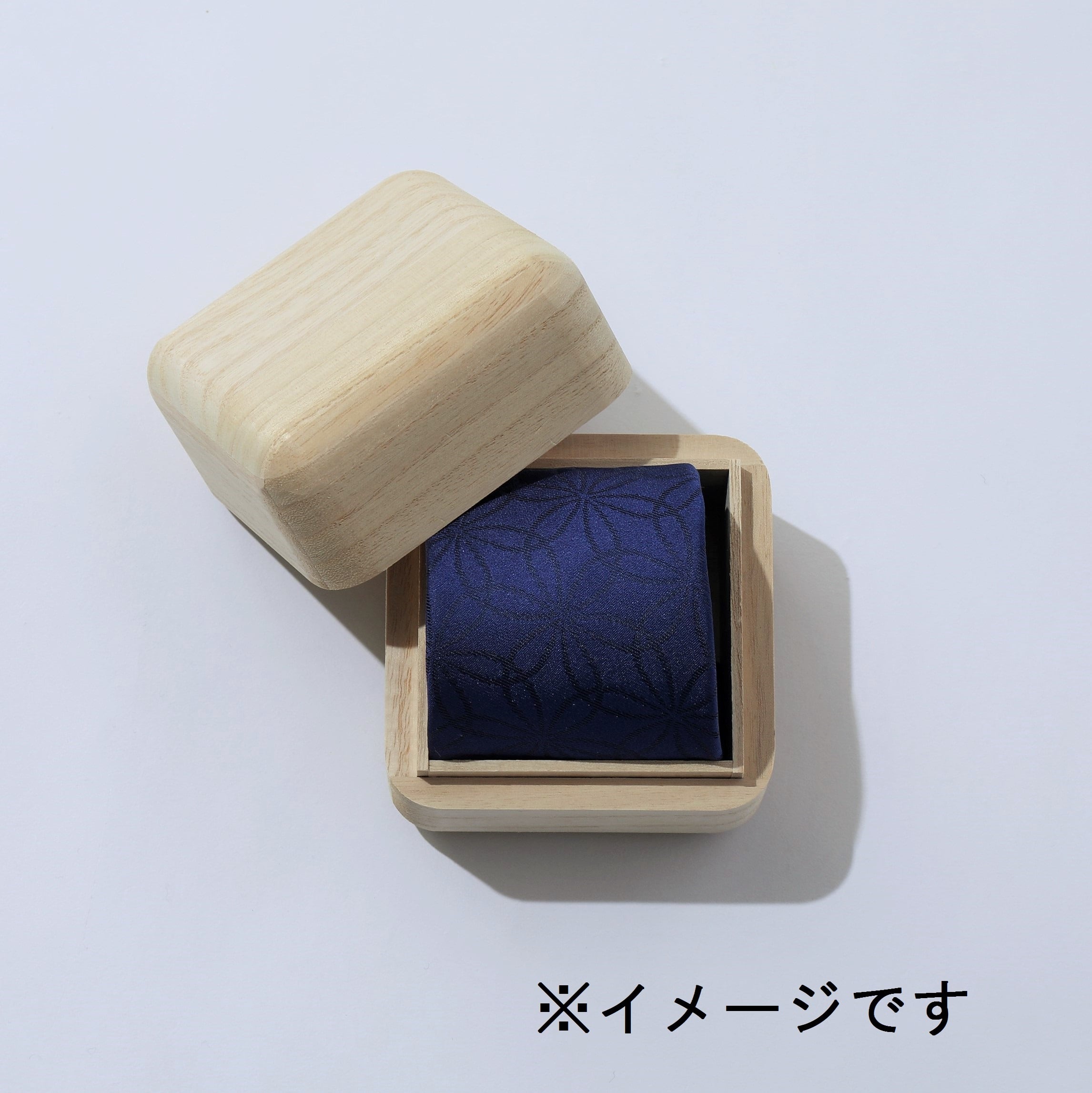 ネクタイ「衿結」葛飾北斎シリーズ 網代の万字： 茜色 | OKANO博多