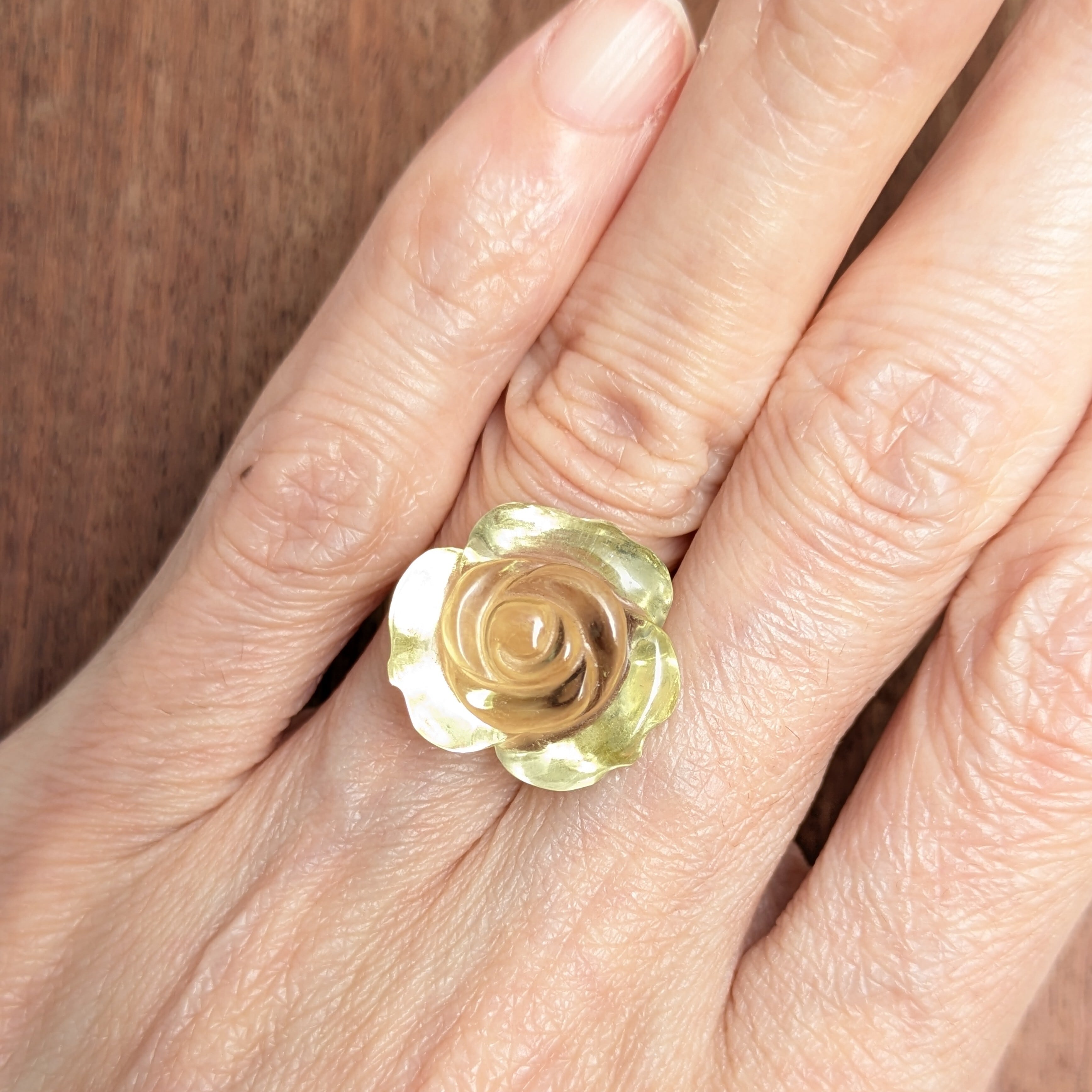 レモンクォーツ(彫刻/バラ) ルース ミャンマー・モゴック産【14.14ct
