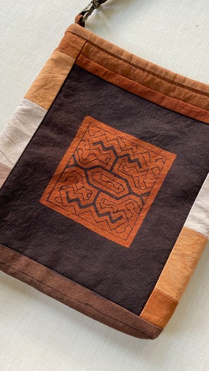 ポシェット　茶系パッチワーク　ファスナー付きショルダー