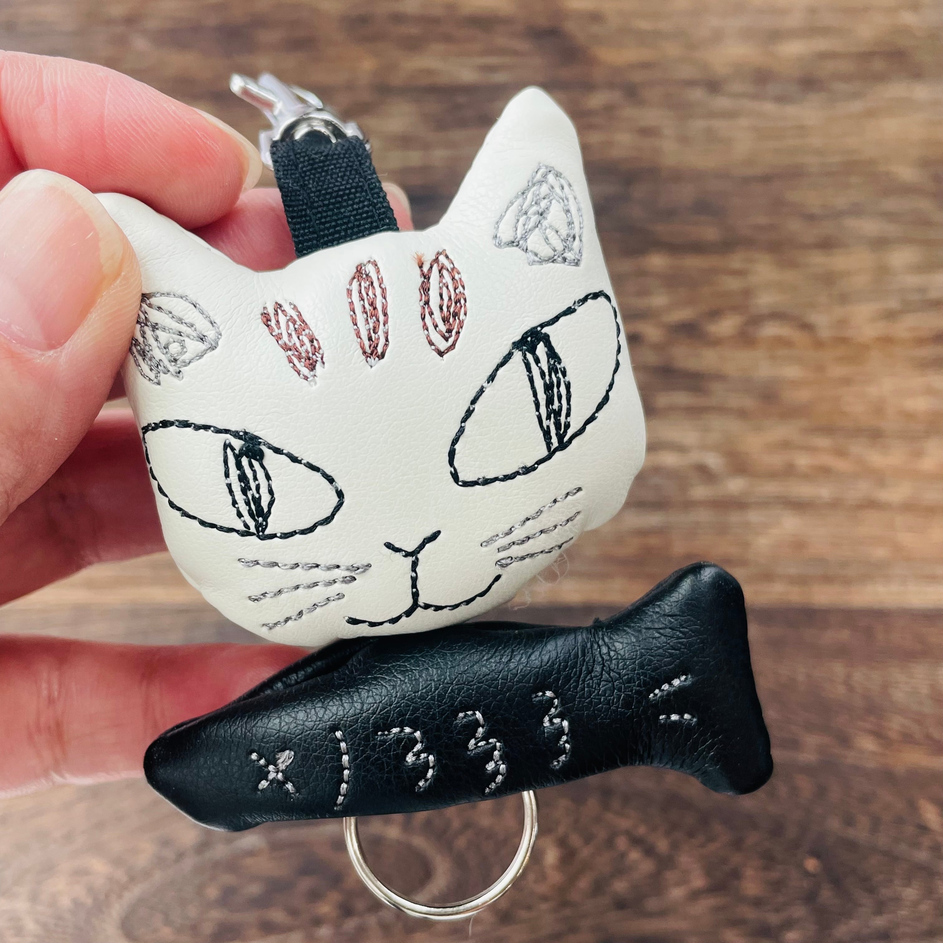 ☆キーホルダー｜キャットリールキーホルダー 白猫 黒猫 ねこ ネコ 猫雑貨 猫グッズ かわいい 猫好きさんへ プレゼント 贈り物