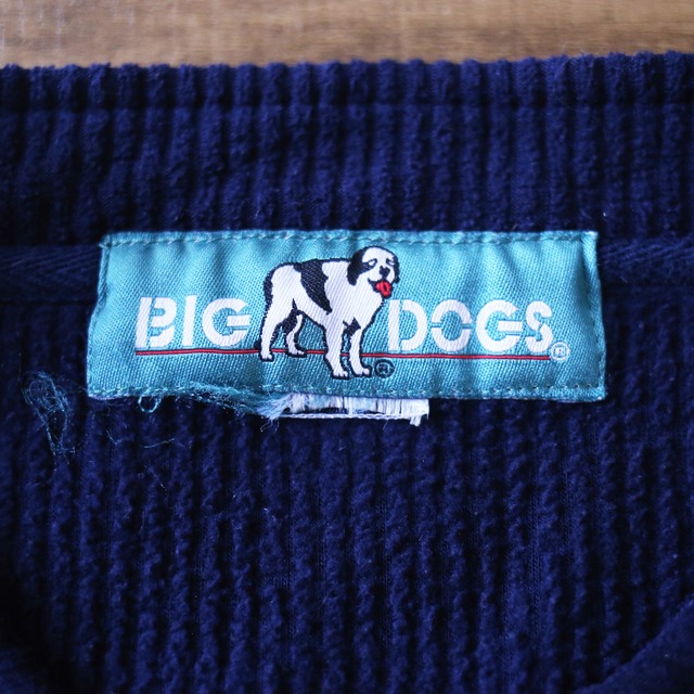 "BIG DOGS" super over silhouette henley neck pullover