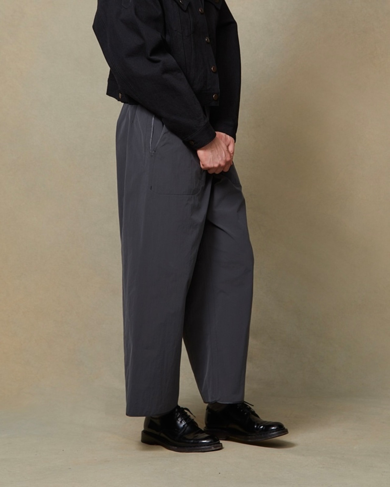 I'm here - with PIPING : PANTS /  gray