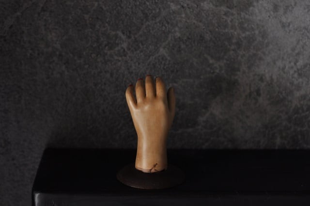 子供の手オブジェ