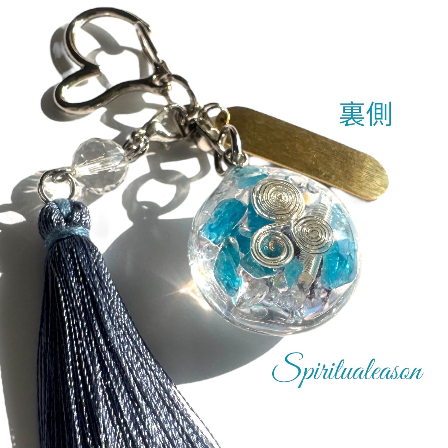 RUKURUKU⁄桃の花と親子猫 蓄光 オルゴナイトキーホルダー RUKURUKU⁄桃