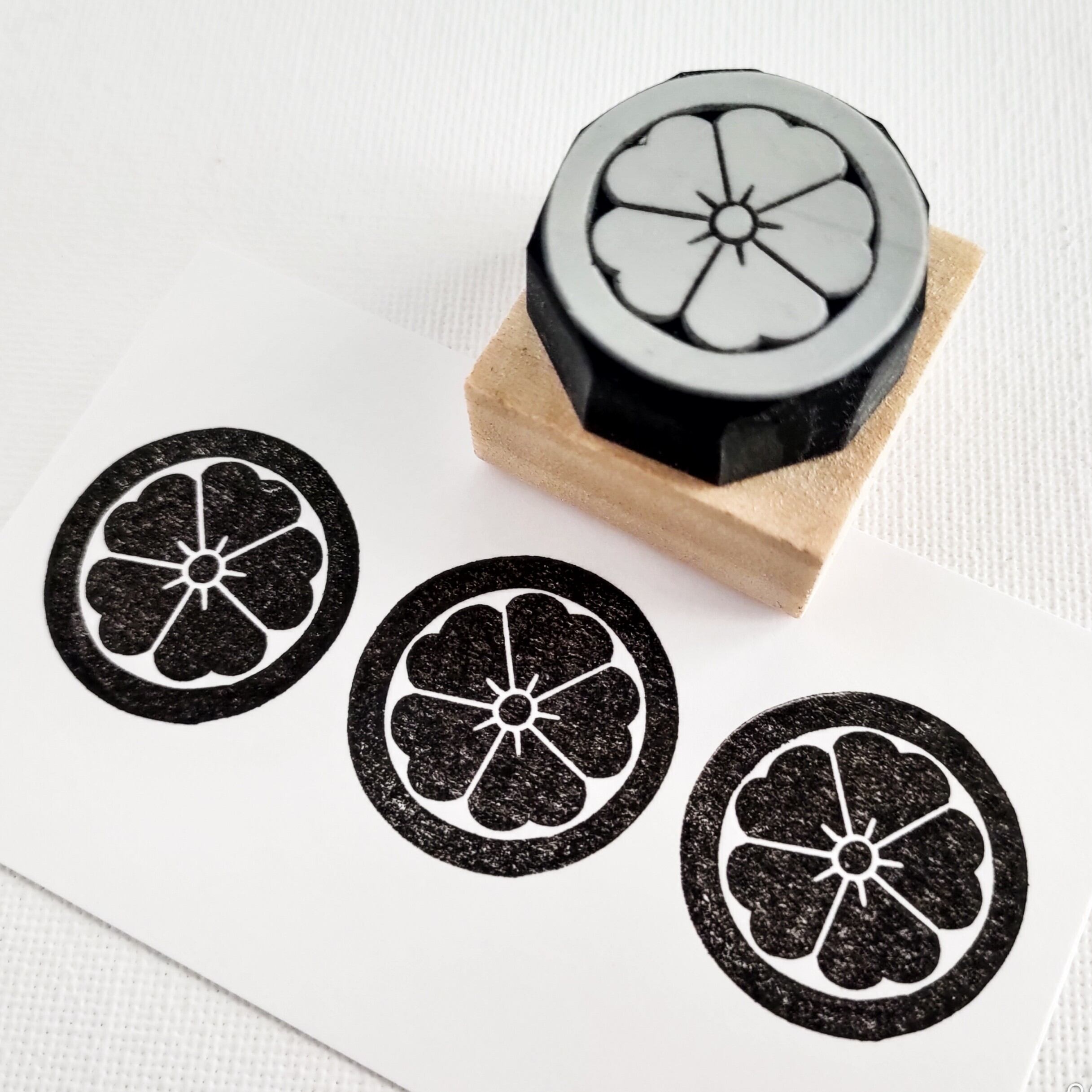 家紋「丸に桜」 | 黒猫堂