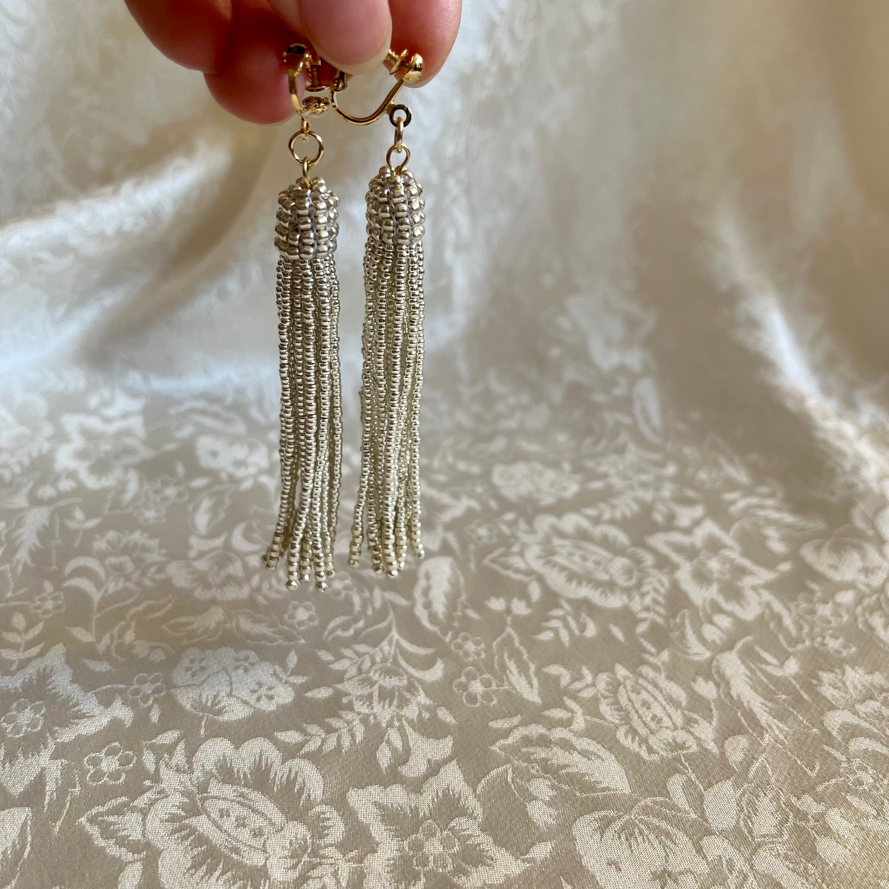 Beads tassel Gilver colour ピアまたはイヤリング | shirokanipe