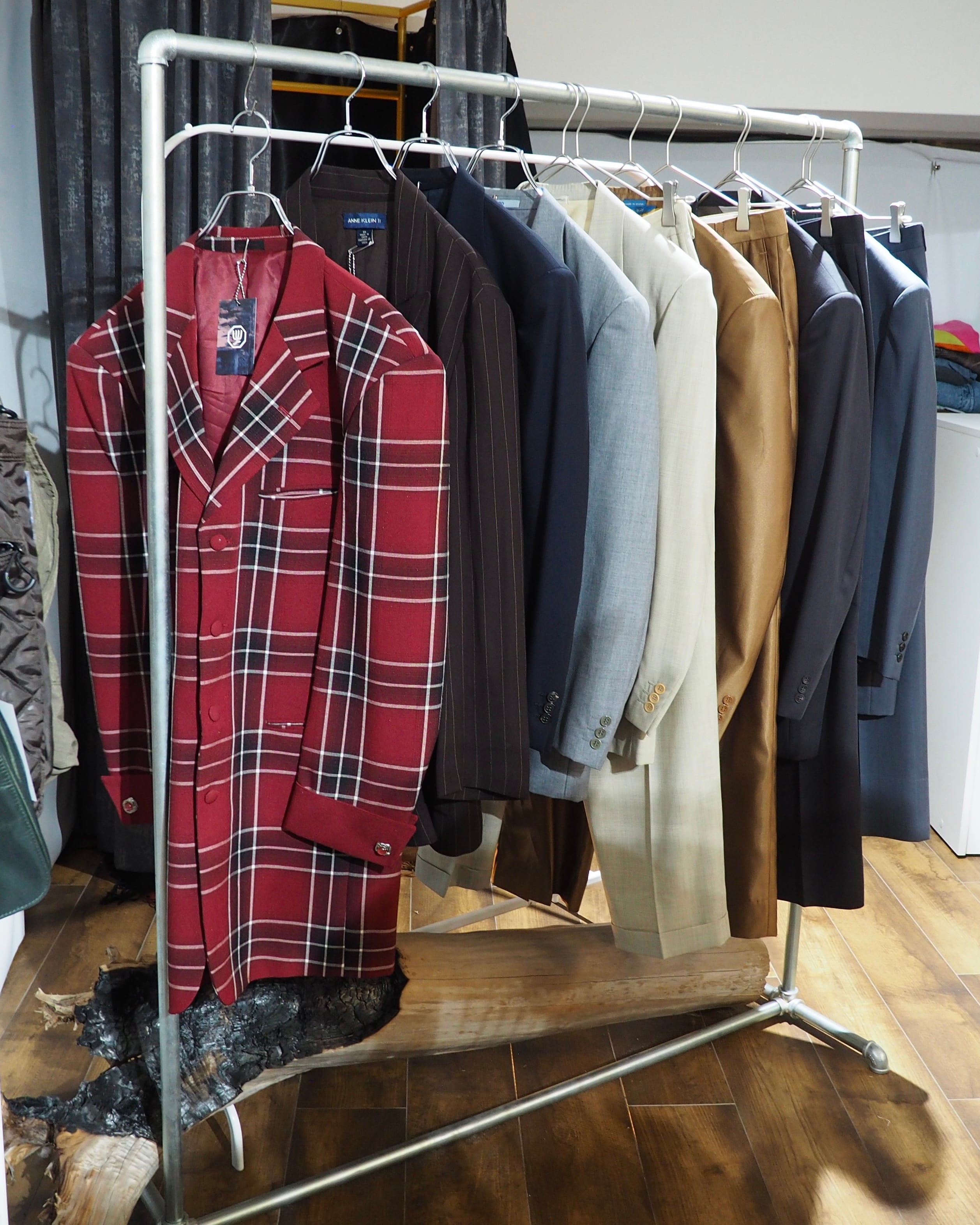 セットアップ、テーラードジャケットご購入のお客様にプレゼント