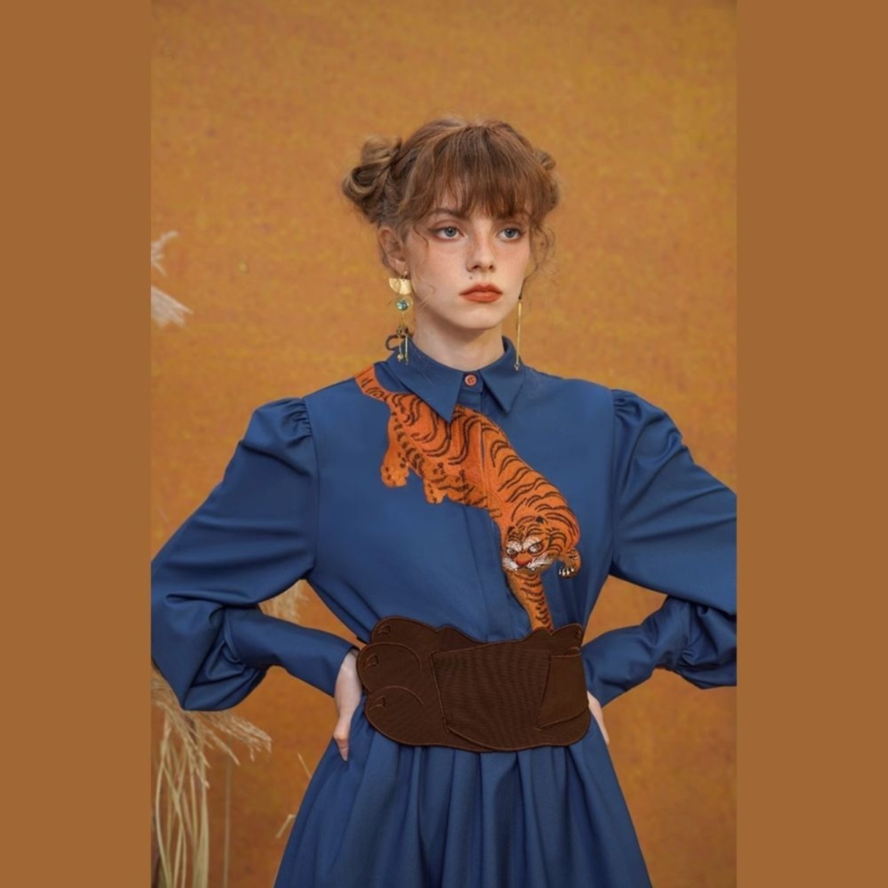 幸運の2匹のタイガー刺繍ブルーワンピース　　E00288