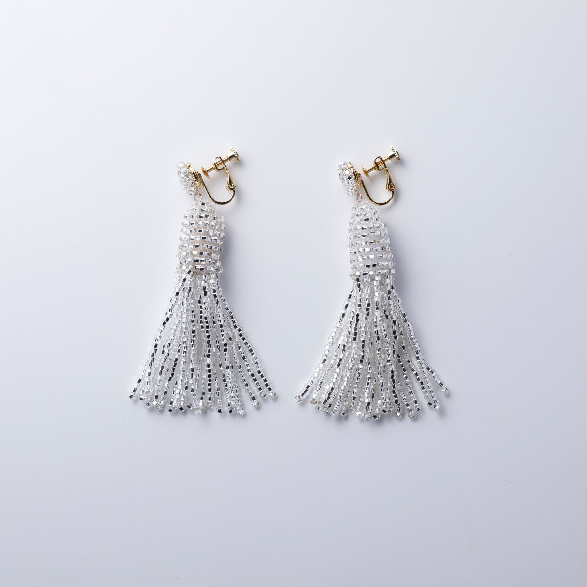 18KYGピアス シルバーショートタッセル