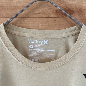 【Hurley】ビッグサイズ Tシャツ ワンポイントロゴ XXL  くすみカラー ベージュ ハーレー US古着 アメリカ古着