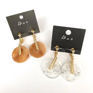 アクリル円チャームの〈ピアス/イヤリング〉