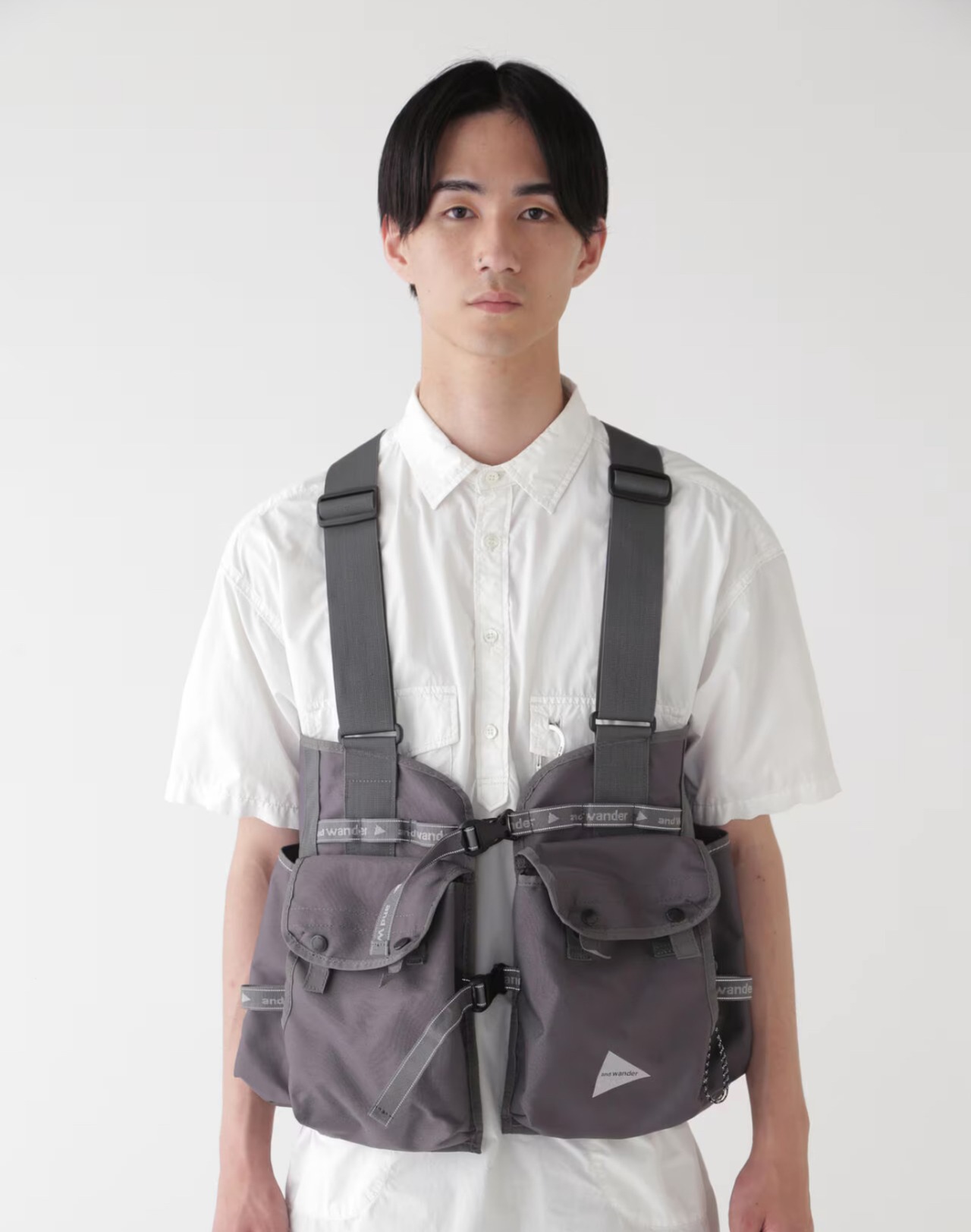 and wander field vest gray