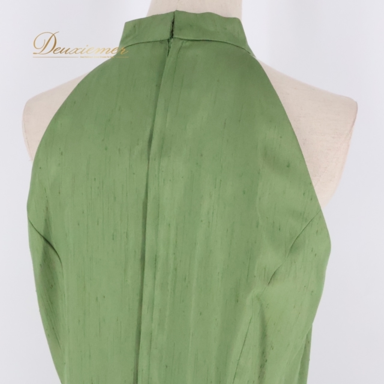 フラダンス 衣装 ワンピース ドレス メネフネプランテーション グリーン系 MENEHUNE PLANTETION ノースリーブ 肌見せ ハイネック ワンカラー かわいい きれい 華やか 鮮やか 明るい 緑 ハワイアン アロハ フラ ダンス レッスン 練習