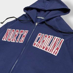 【hoodiebuddie】イヤホン付き カレッジ ノースカロライナ大学 ジップアップパーカー North Carolina アーチロゴ フルジップ フーディー L US古着