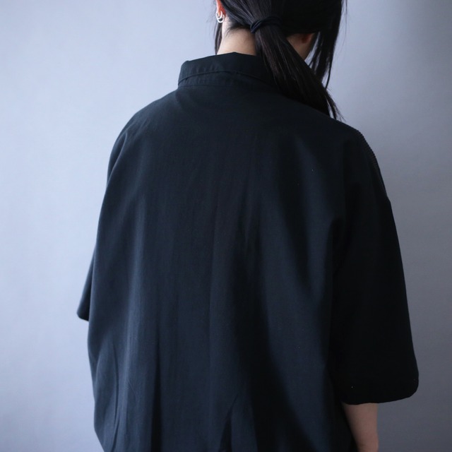 different material switching design black one-tone over silhouette shirt pullover