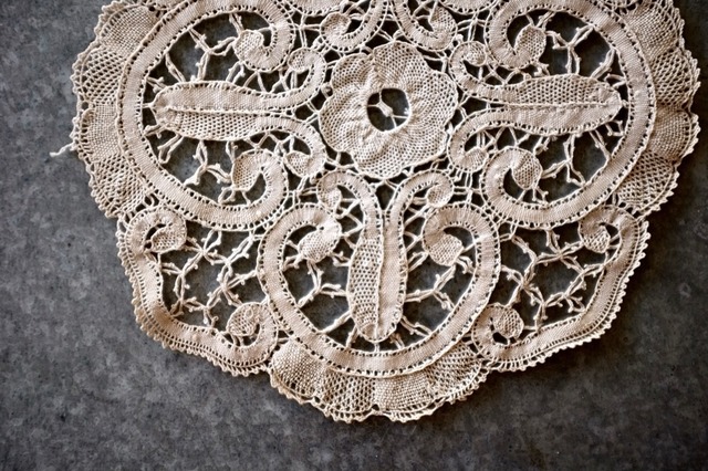 フランス リネン 19c リネン 幾何学の愛好者へ ハ長調的レースドイリー アンティーク