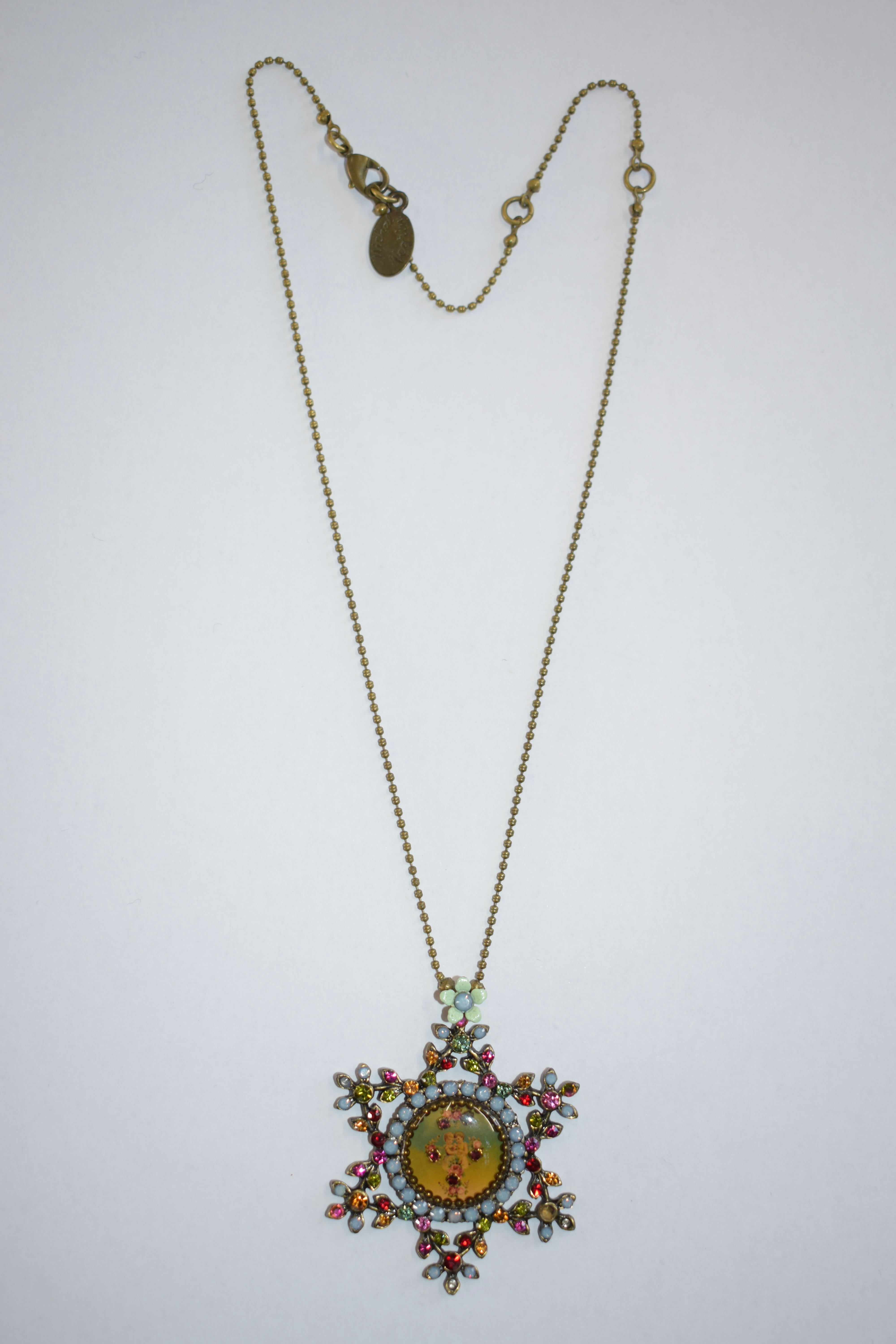 Bijou pendant necklace