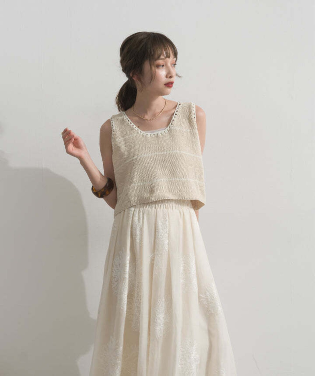 2603044 配色ラインペプラムニットタンクトップ beige