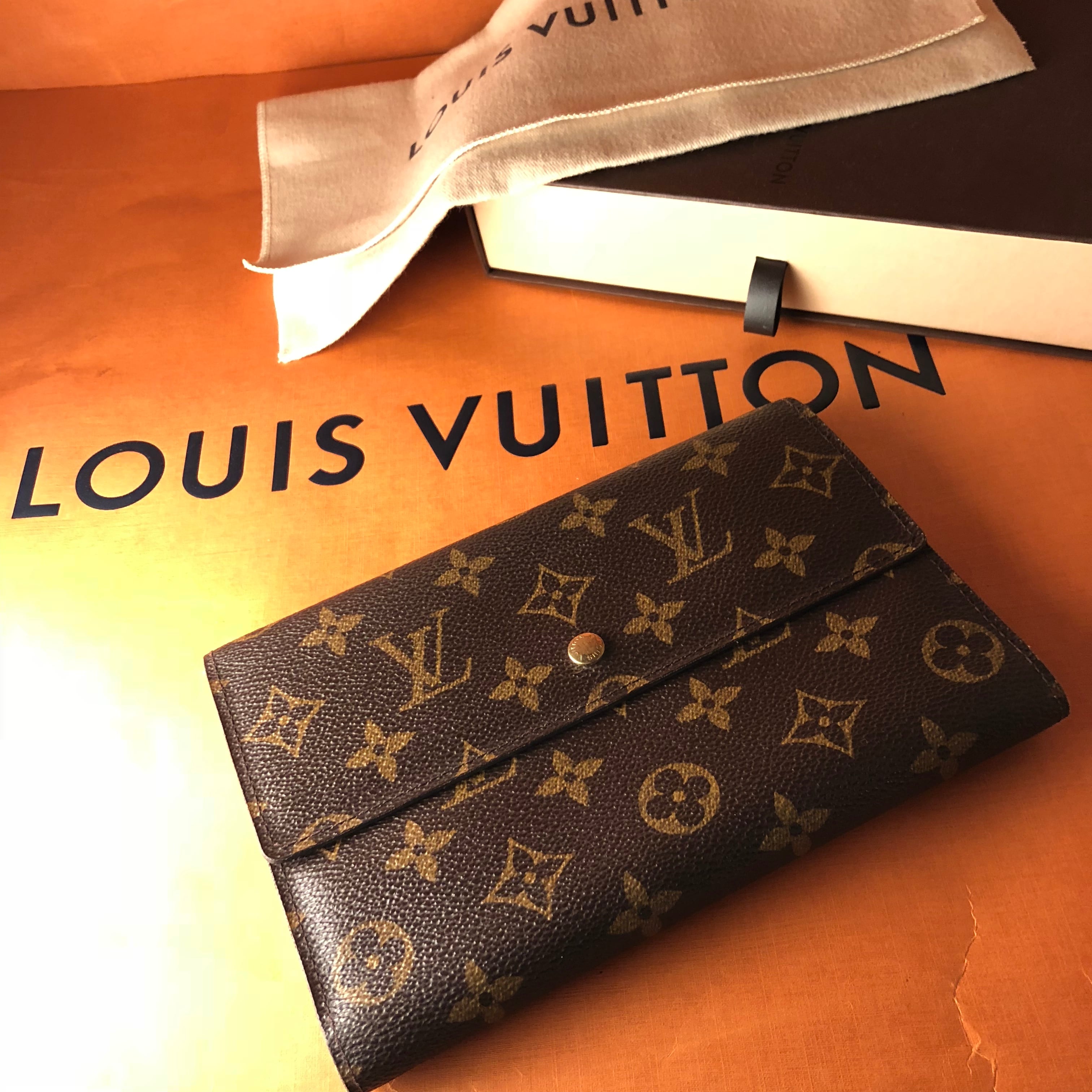 特価品????LOUIS VUITTON 三つ折り財布！