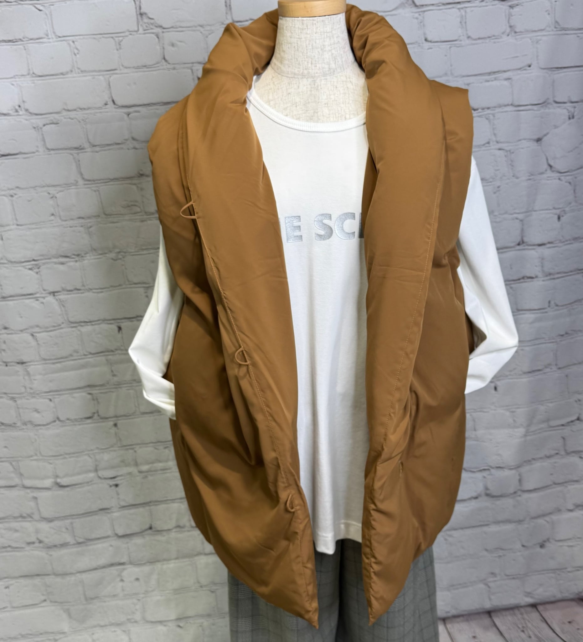 SALE！CYAN TOKYO シアントーキョー ストールライクダウンベスト