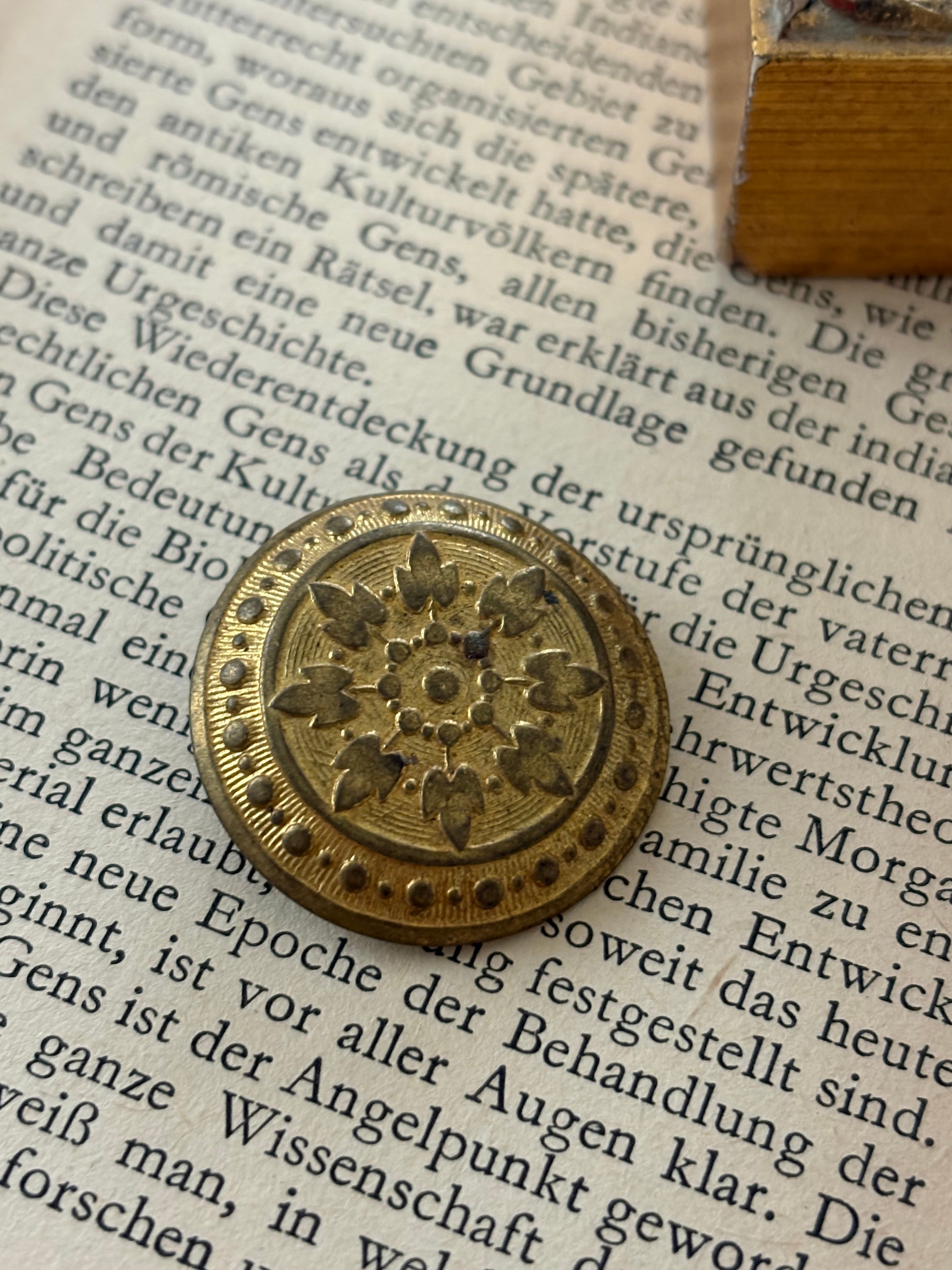 25mm フランス アンティークボタン メタル ゴールド エンボス リーフ アクセサリー デコレーション材