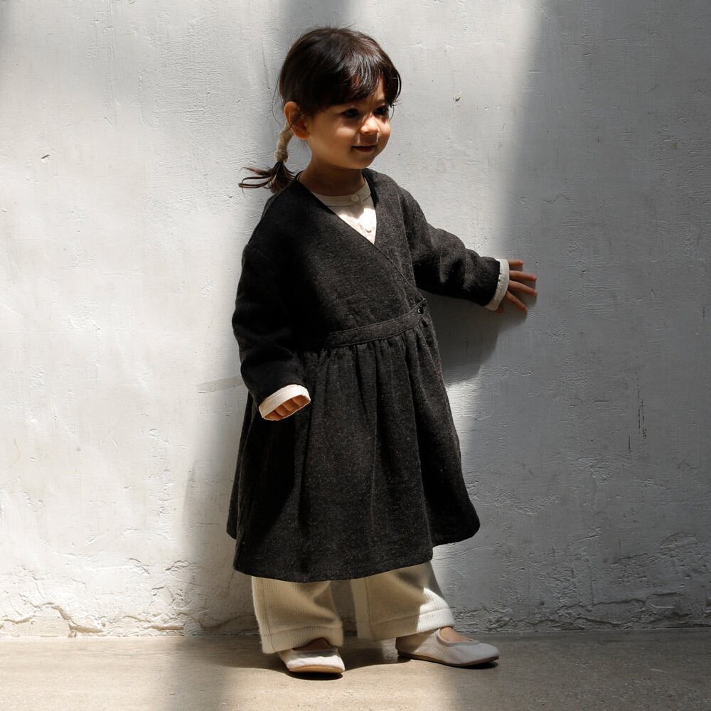 Hommage de NAOMI ITO(ナオミイトウ) / カシュクールコートワンピース / チャコール / 80-100cm