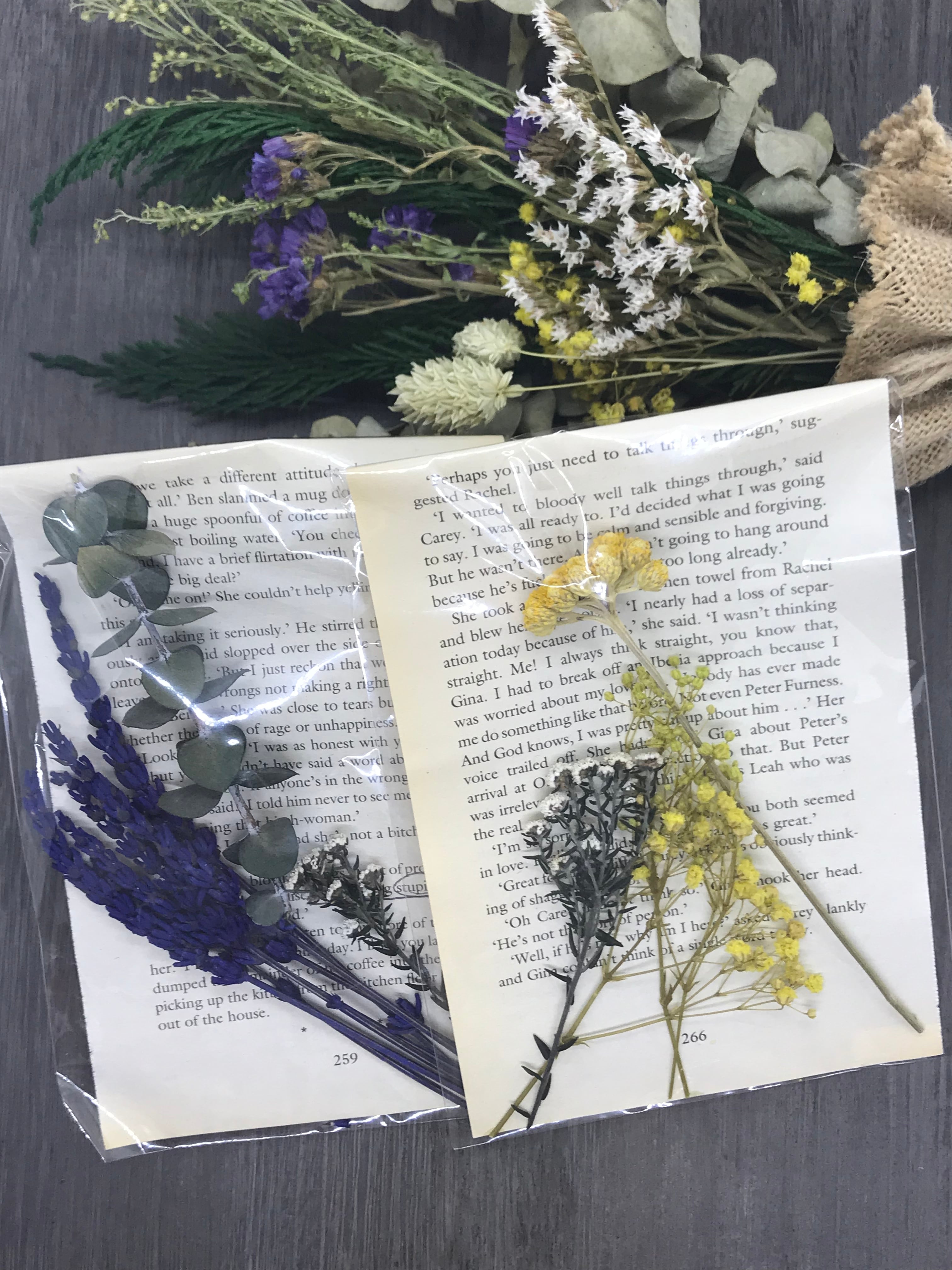 洋書とセットでオシャレ〜ドライフラワーのミニスワッグ〜 | Mikuy_Flower