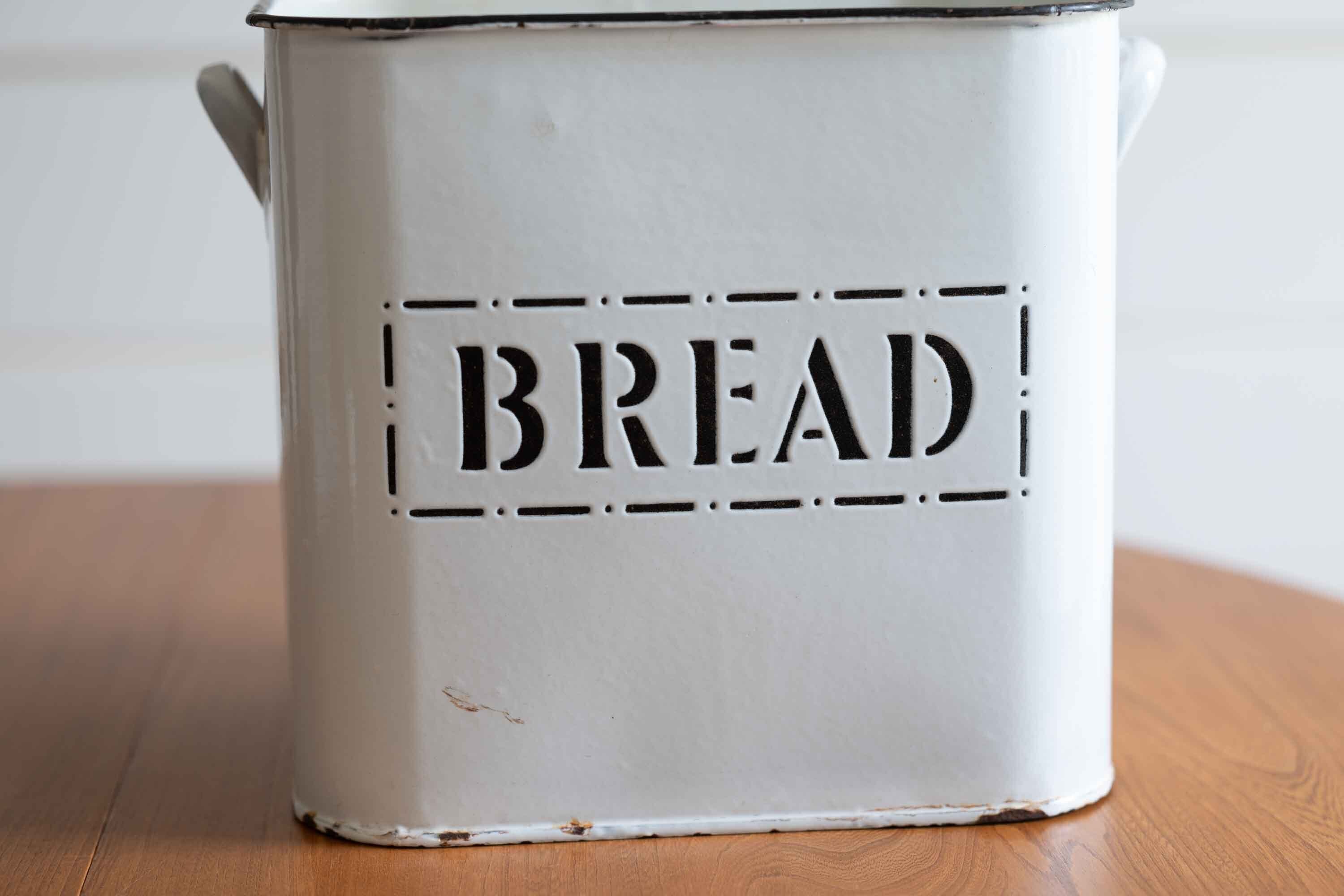 英国アンティーク ブレッド缶 BREADにシールのように囲った文字列が魅力的です! No.9フタなし