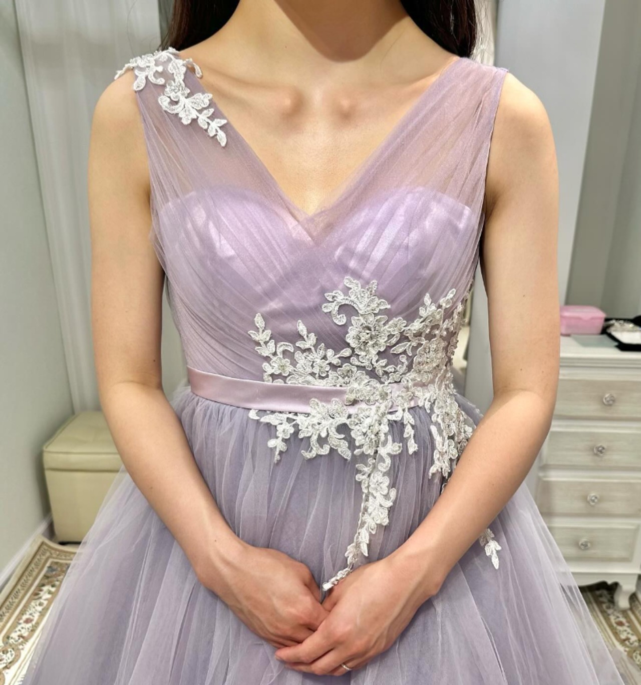 カラードレス オーキッド Vネックドレス 魅惑の花レース ノースリーブ  