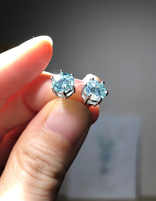 キラキラでドライなオーラを放っちゃうピアス