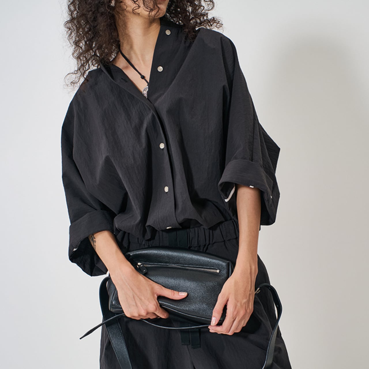 【YENN】ラウンドシルエットシャツ