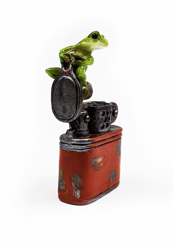 カエルのオブジェ カエルオブジェ アンティーク調ライターと蛙 | caeru