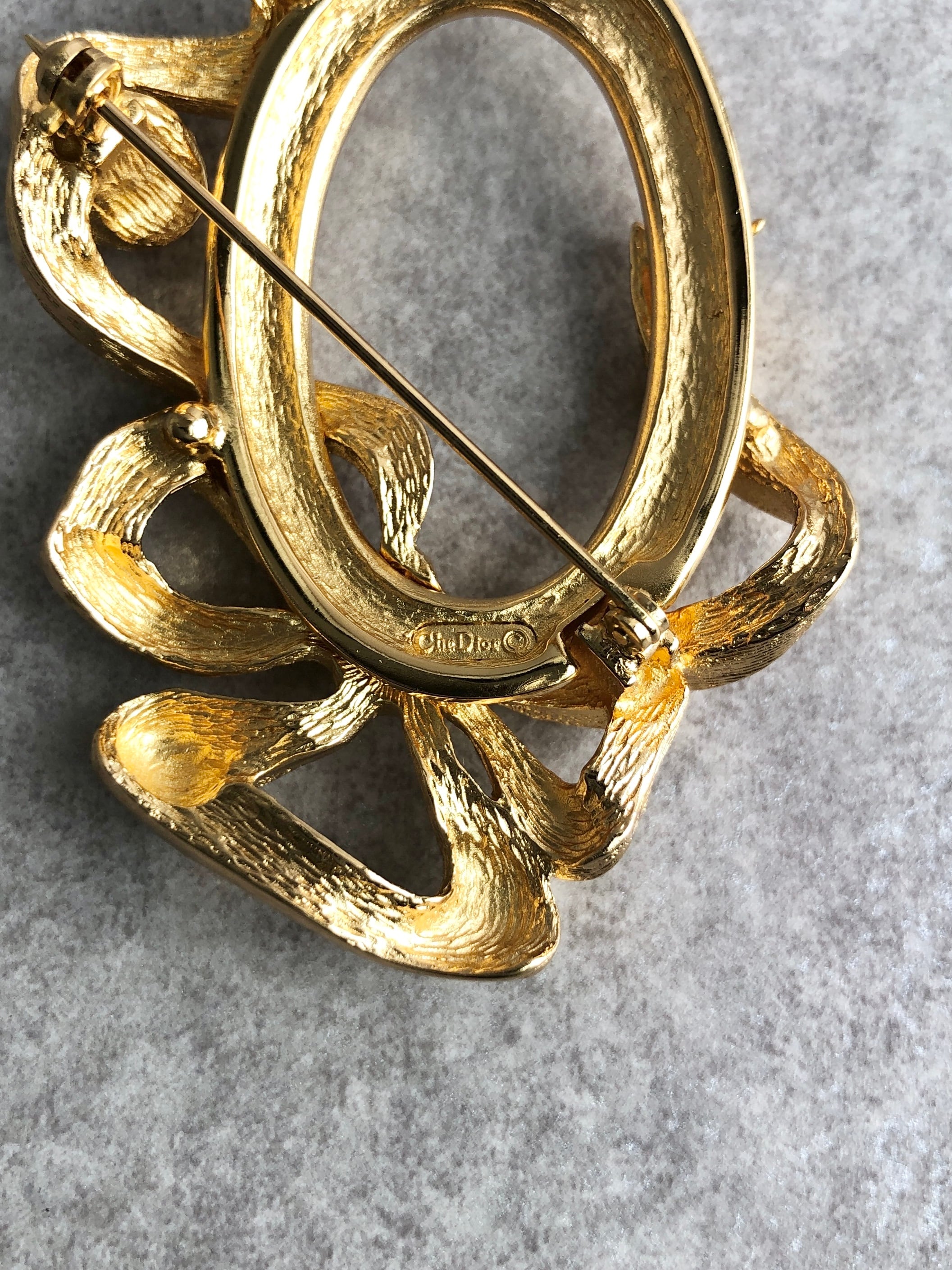 Christian Dior クリスチャン ディオール ブローチ ゴールド リボン