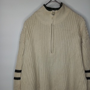 ハーフジップ　アクリルニット　セーター　畦編み　腕ライン　クリーム　L