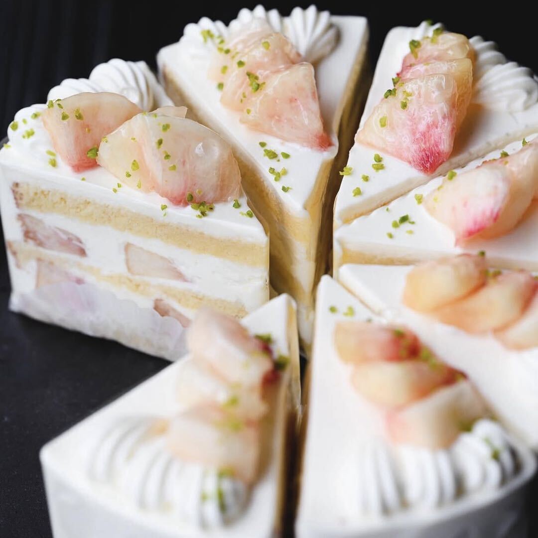 【テイクアウト】ホールケーキ ♦桃のショートケーキ