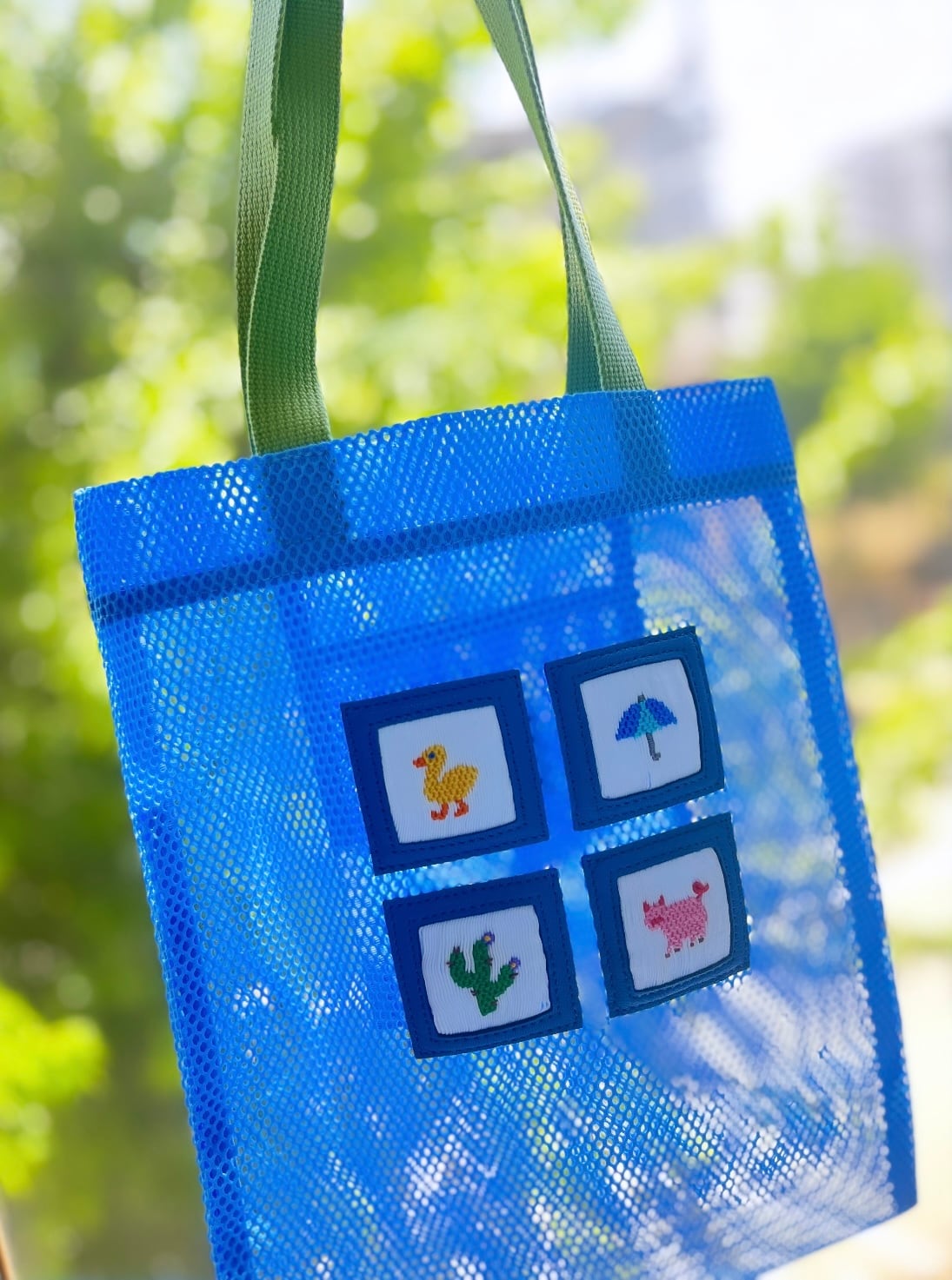 Mojocamar 刺繍付きネイビー手提げバッグ Mojocamar 刺繍付きネイビー