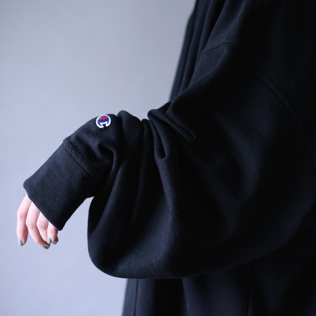 "Champion" black color super over silhouette sweat parka