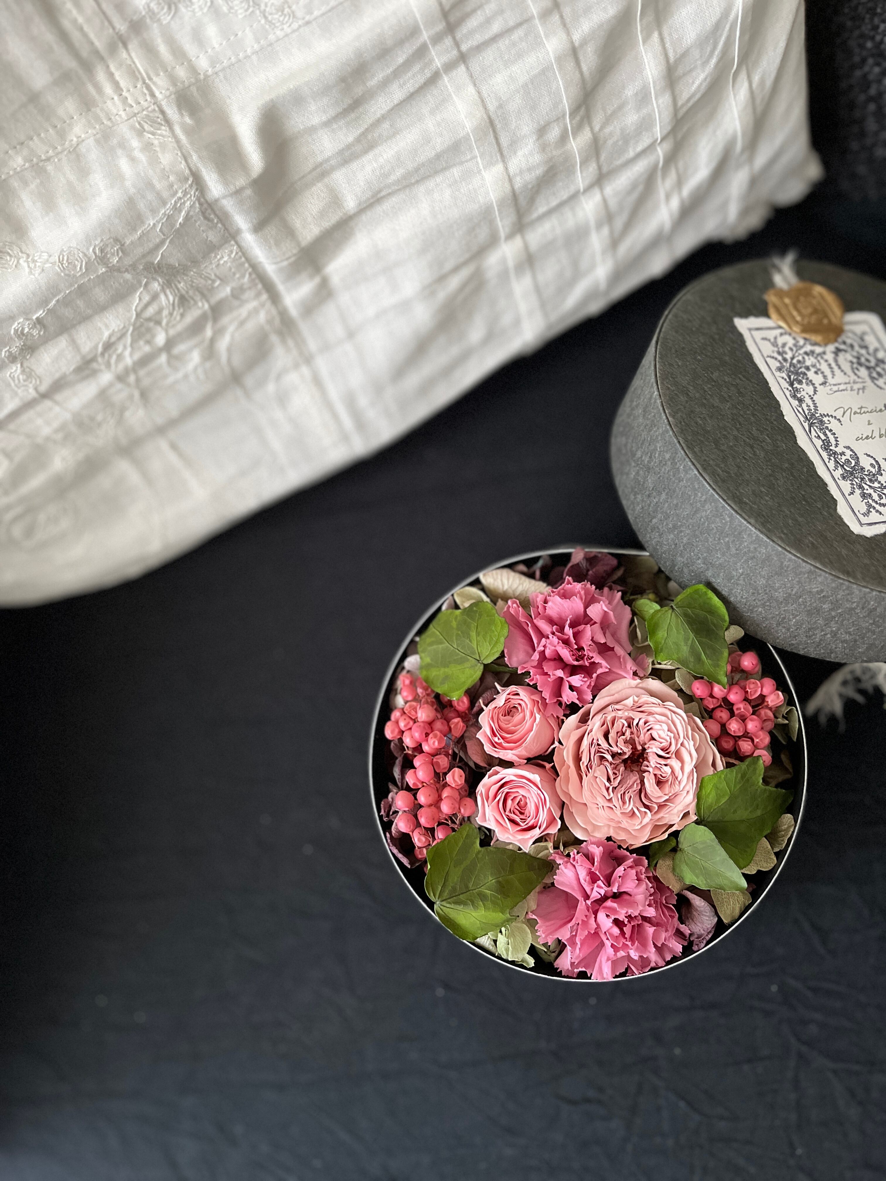 壁に掛けられる- 大人ピンクのボックスフラワー | ciel bleu【シエル