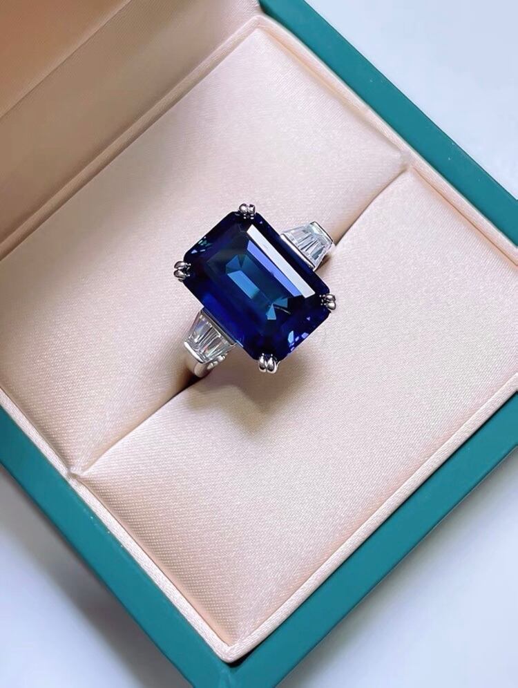 9カラット 人工ロイヤルブルーサファイア 長方形 高炭素ダイヤモンド