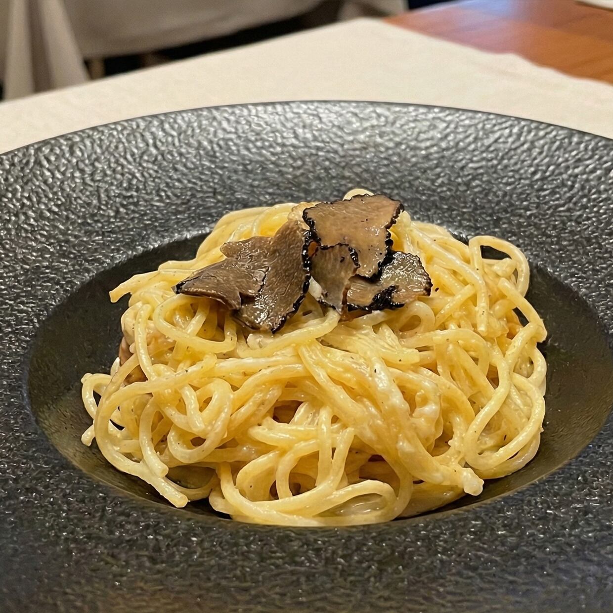 黒トリュフスライスのオイル漬け【桐箱入り】 | FRESH TRUFFLE JAPAN
