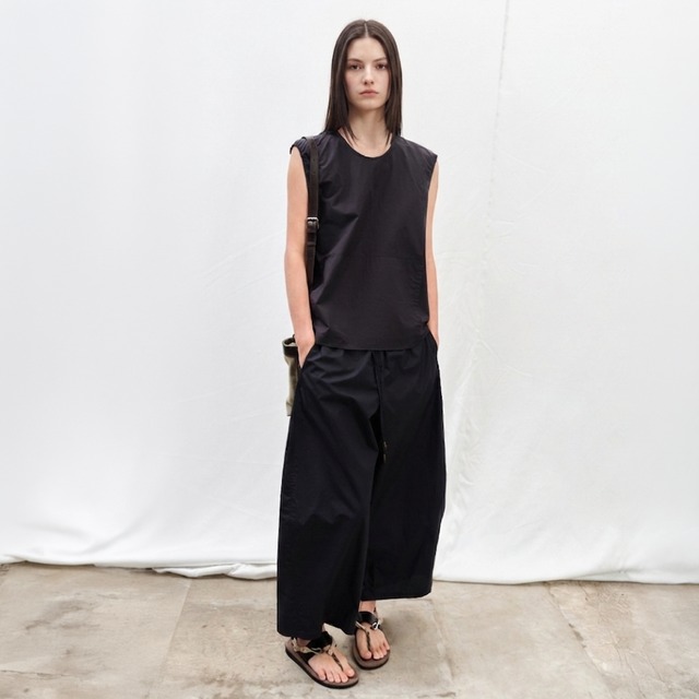Back open gather blouse A00225