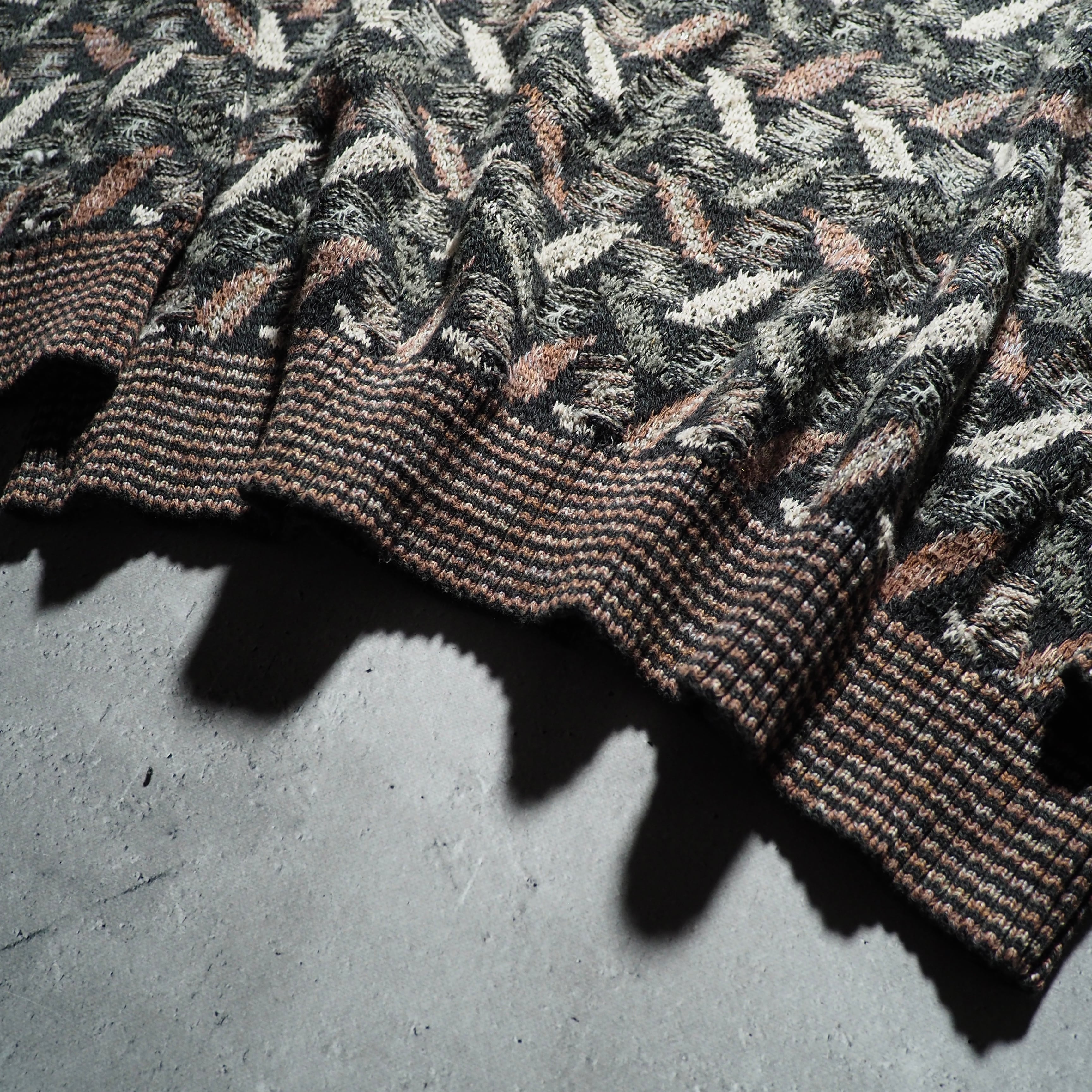 1990s ” Made in USA ” Fallen leaves embbossed vintage loose knit